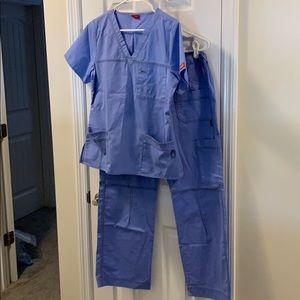 Scrub set